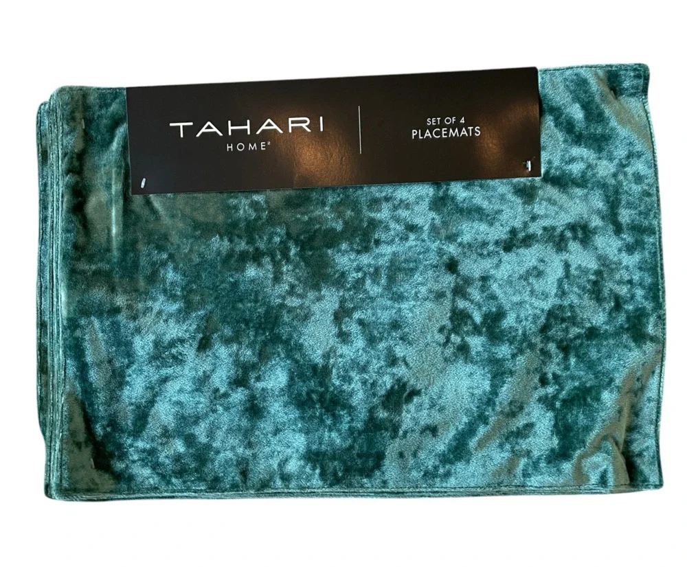 Tahari Green Velvet Velour Placemats Set of 4 Christmas Holiday 13x18 New